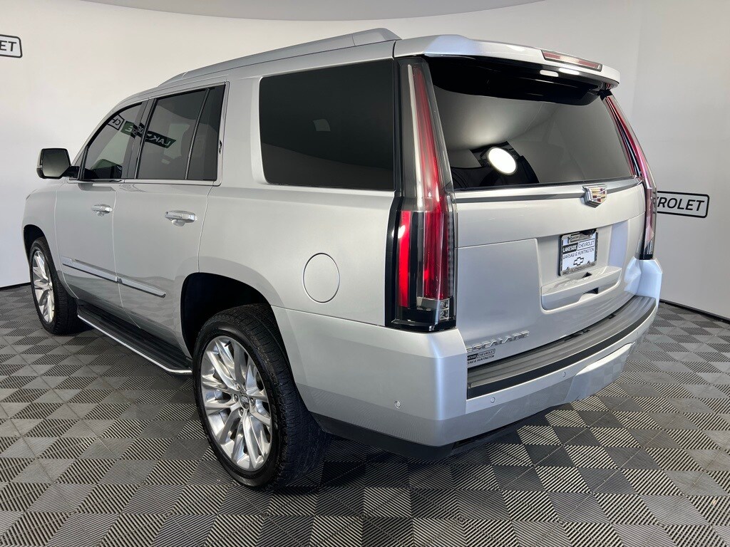 2020 Cadillac Escalade Luxury photo 3