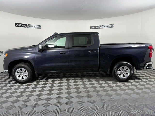 2024 Chevrolet Silverado 1500 LT1 photo 3