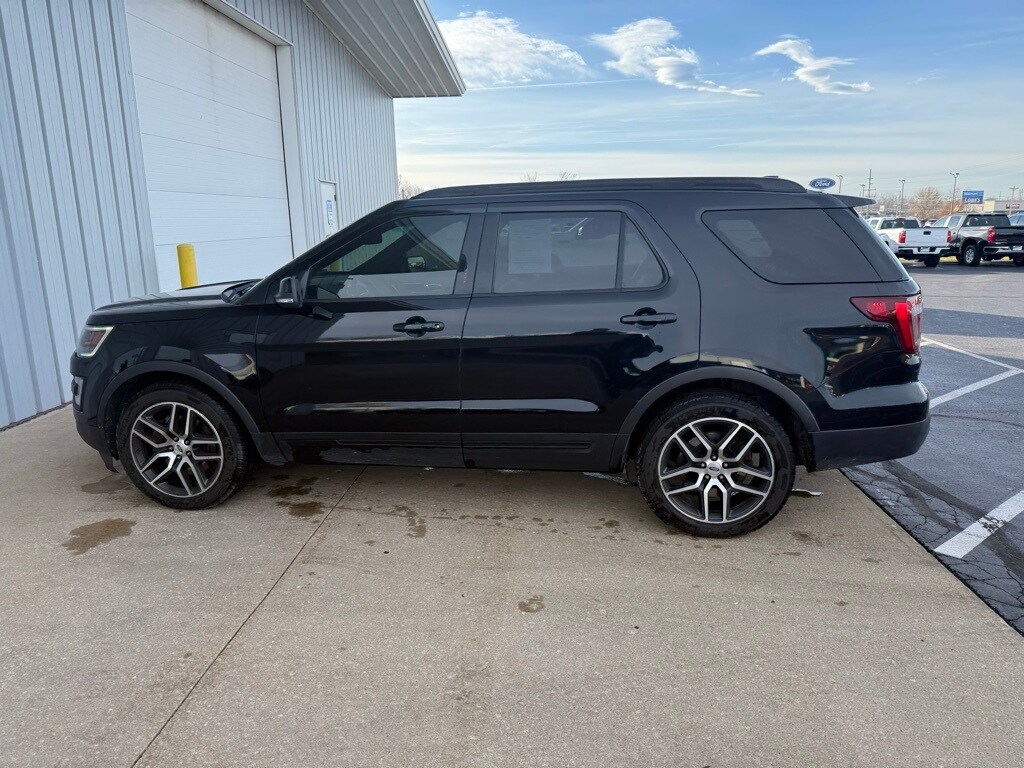 2017 Ford Explorer Sport photo 2