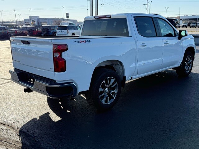 2024 Chevrolet Silverado 1500 LT photo 3