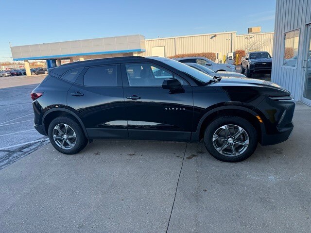 2024 Chevrolet Blazer 2LT photo 2
