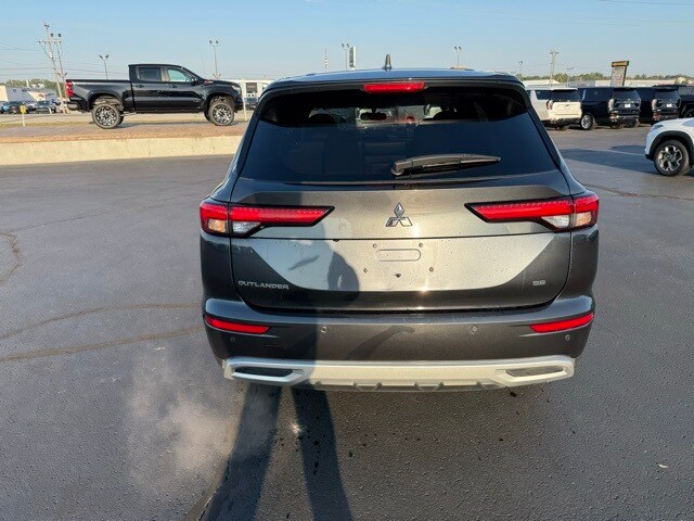 2024 Mitsubishi Outlander SE photo 3