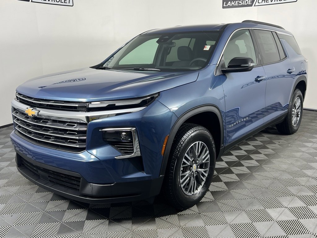 2025 Chevrolet Traverse photo 2
