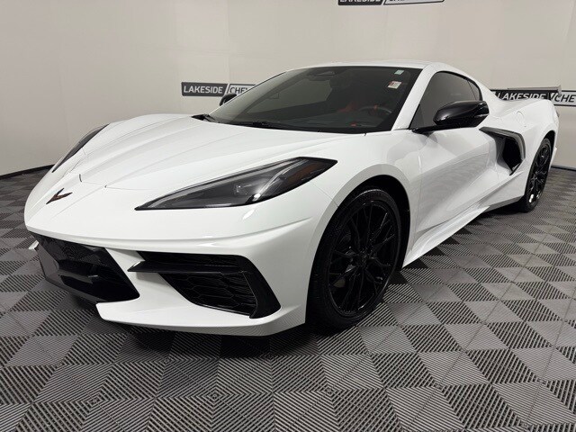 2025 Chevrolet Corvette Stingray 2LT photo 2