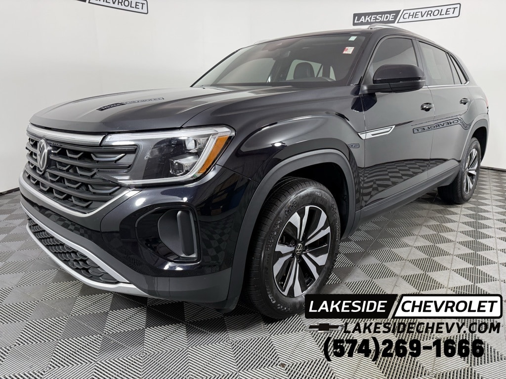 2024 Volkswagen Atlas Cross Sport SE's photo
