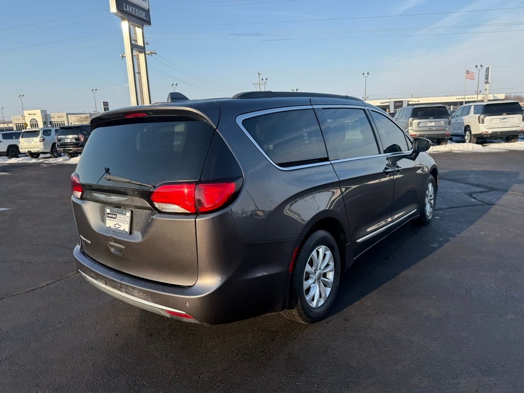 Used 2017 Chrysler Pacifica Touring L Minivan/Van