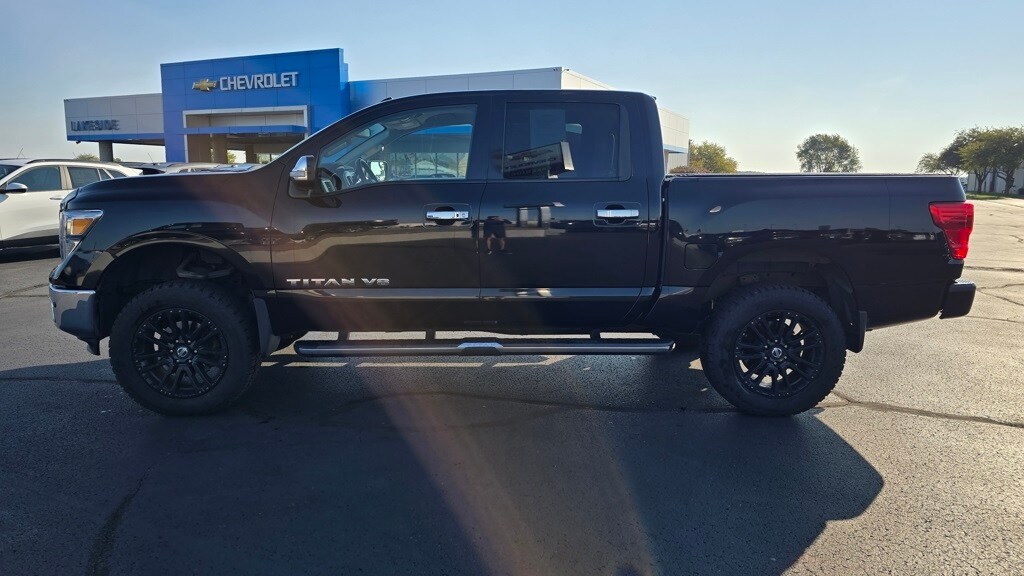 2018 Nissan Titan SL photo 2