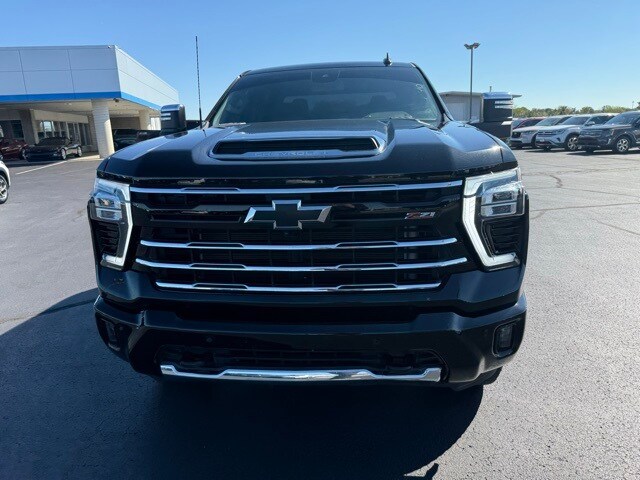 2025 Chevrolet Silverado 2500HD LT photo 2