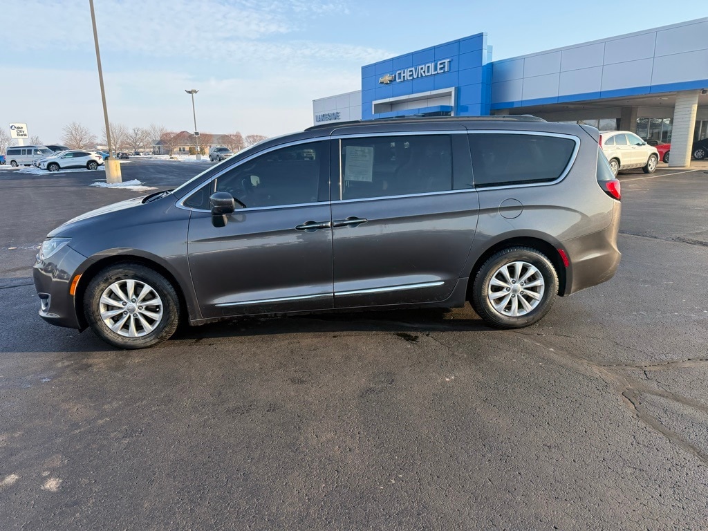 Used 2017 Chrysler Pacifica Touring L Minivan/Van
