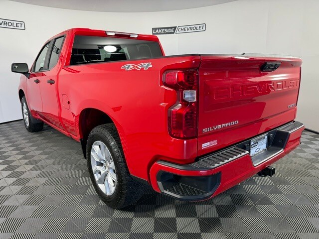 2025 Chevrolet Silverado 1500 Custom photo 3
