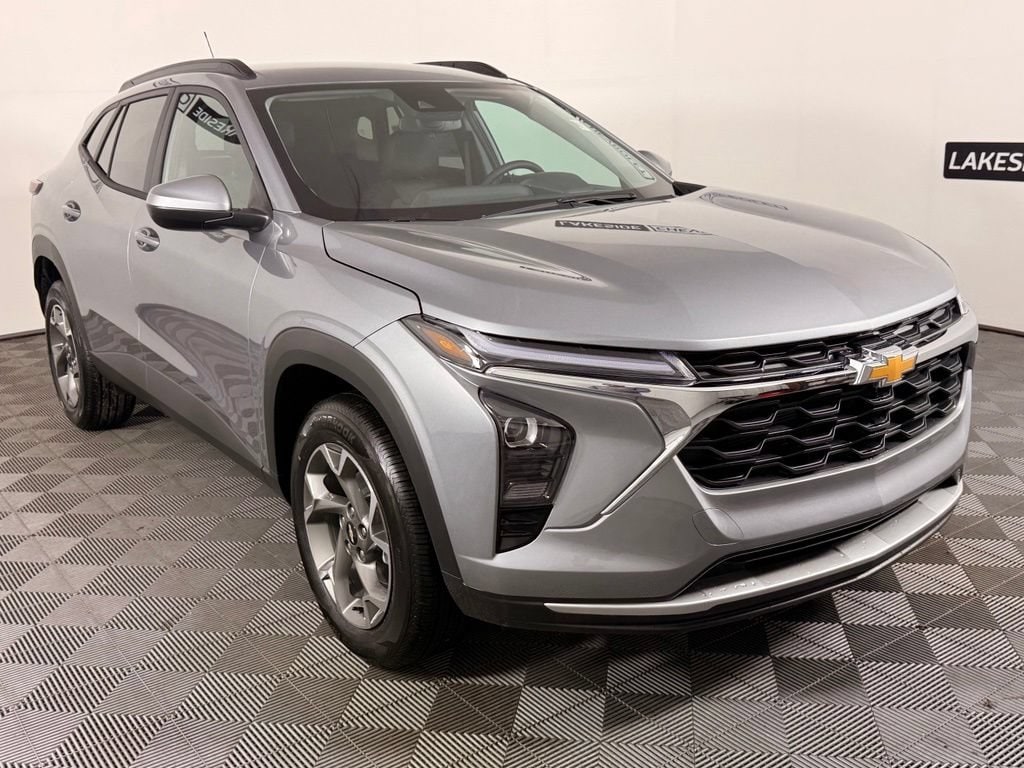 2026 Chevrolet Trax LT - Photo 8