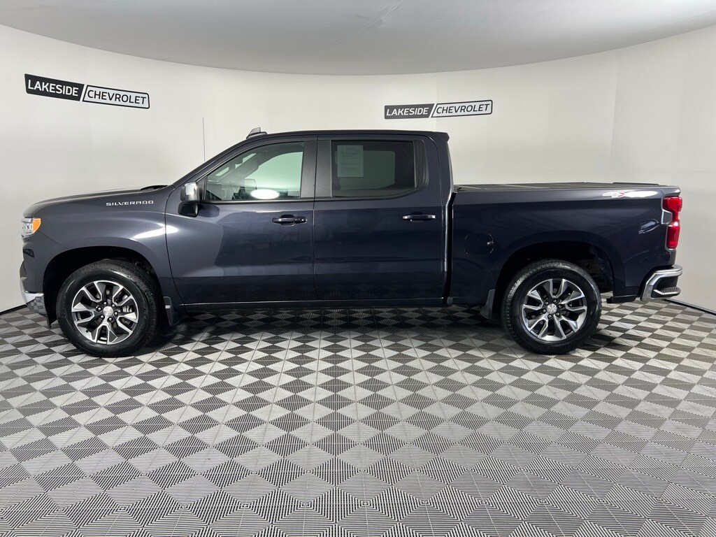 2024 Chevrolet Silverado 1500 LT photo 3