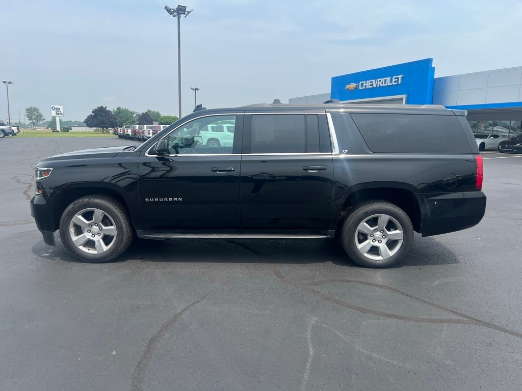 Used 2018 Chevrolet Suburban LT with VIN 1GNSKHKC6JR264062 for sale in Warsaw, IN