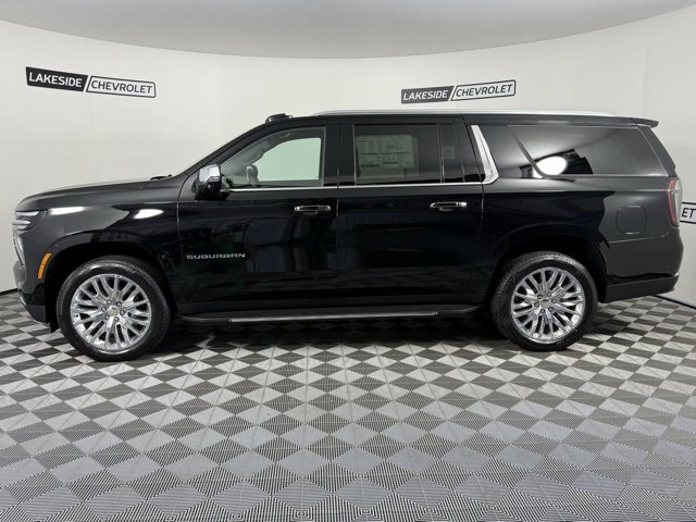 2025 Chevrolet Suburban Premier photo 2