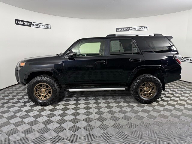 2019 Toyota 4Runner SR5 photo 3