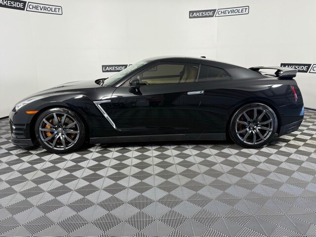 2015 Nissan GT-R Premium photo 3