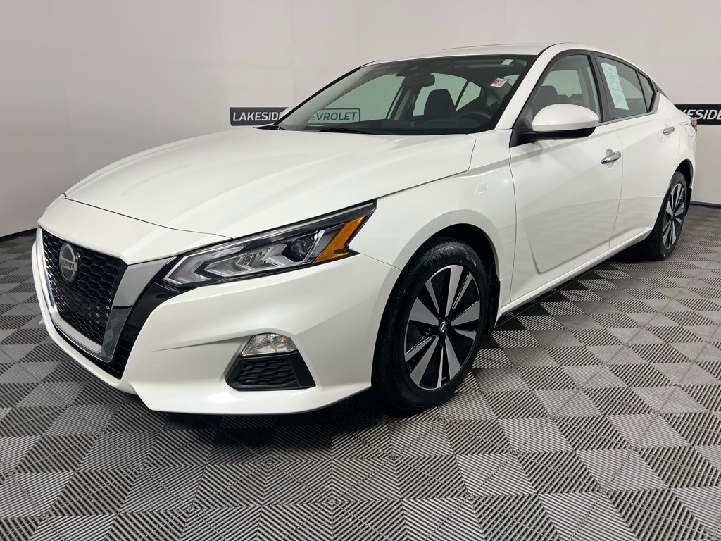 Used 2022 Nissan Altima SV with VIN 1N4BL4DW5NN336457 for sale in Warsaw, IN