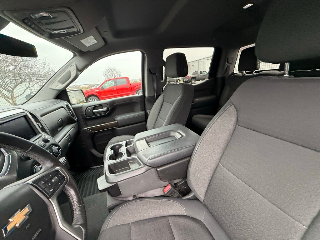 2020 Chevrolet Silverado 1500 LT photo 3