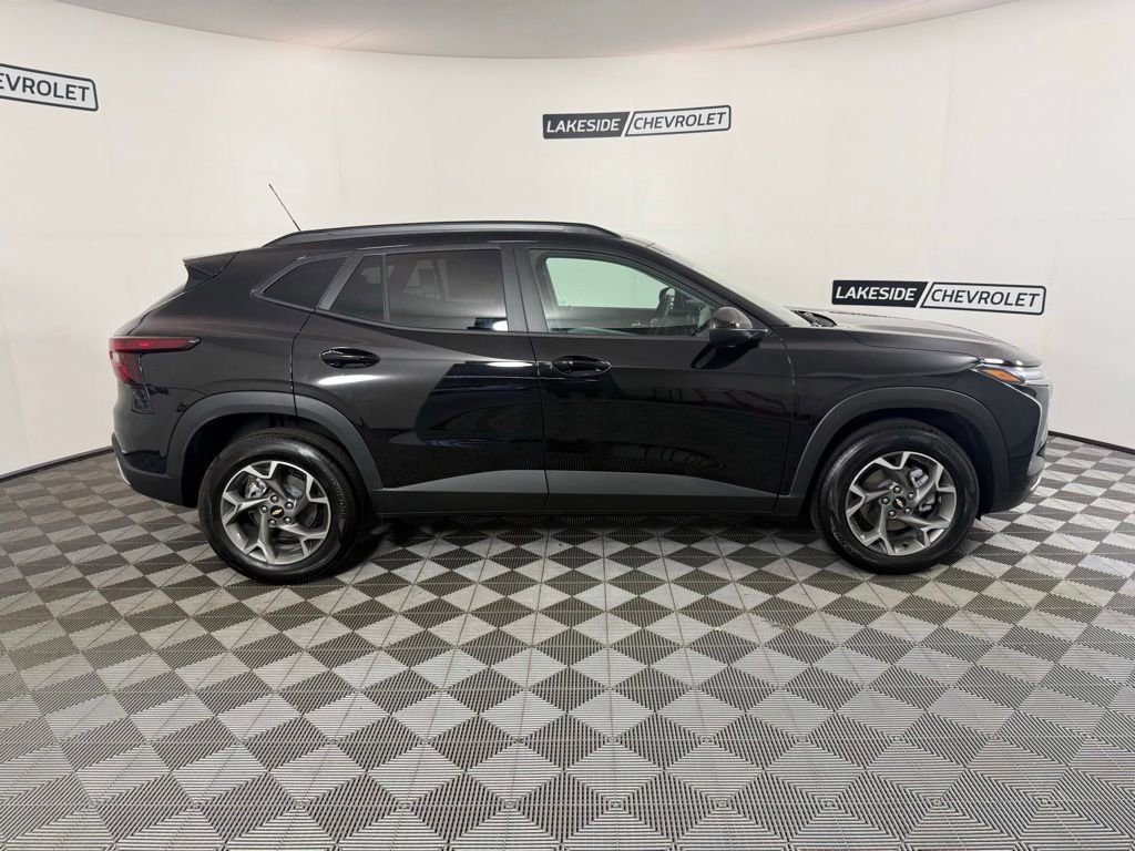 2026 Chevrolet Trax LT - Photo 7