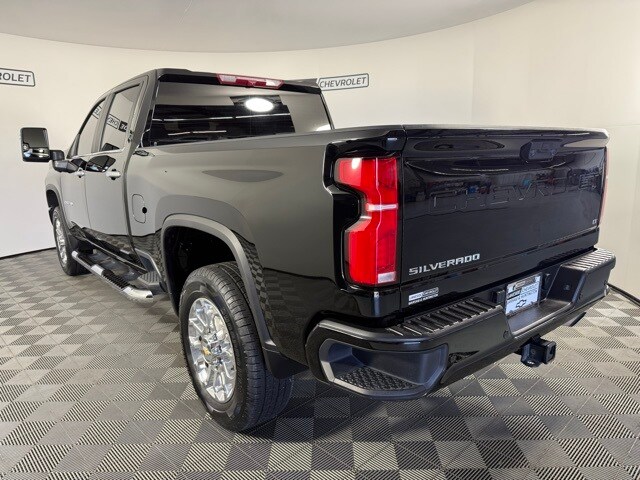 2025 Chevrolet Silverado 2500HD LT photo 2