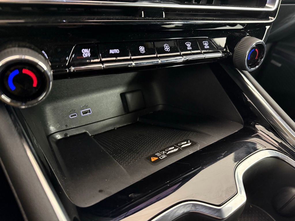2025 Chevrolet Traverse LT - Photo 22