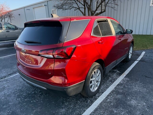 2024 Chevrolet Equinox LT photo 3