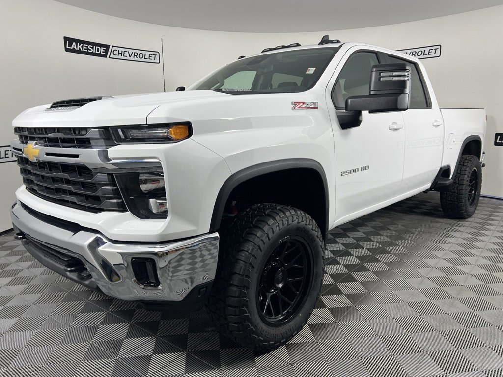 2025 Chevrolet Silverado 2500HD LT photo 2