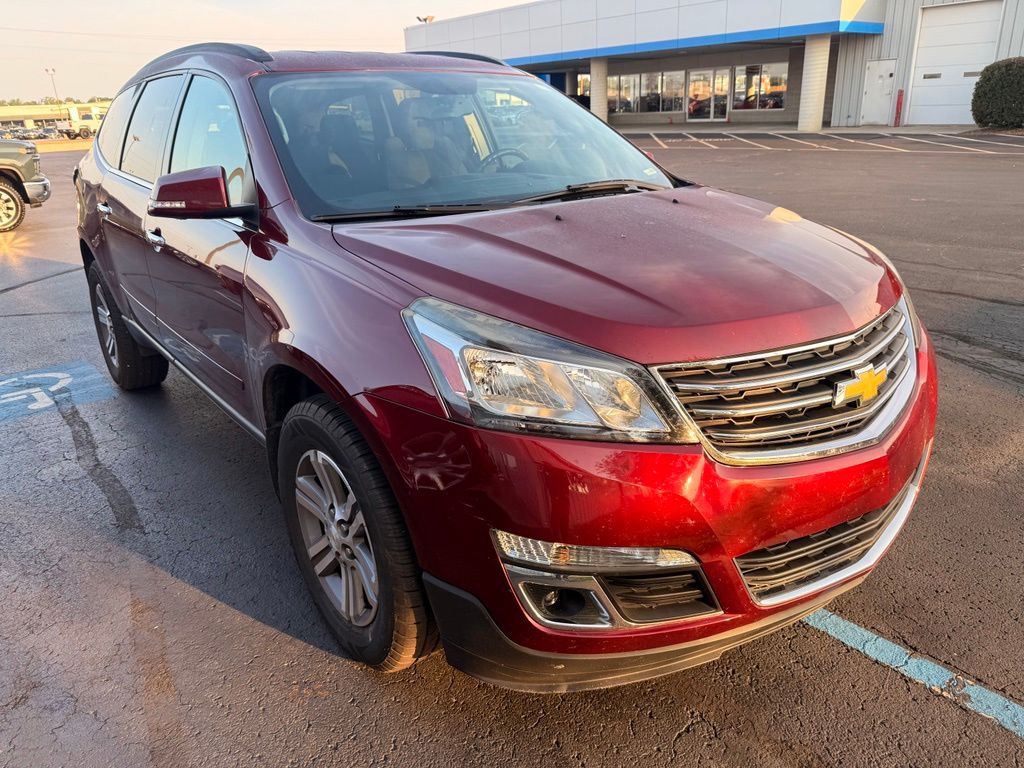 Used 2015 Chevrolet Traverse 1LT with VIN 1GNKRGKD5FJ333358 for sale in Warsaw, IN