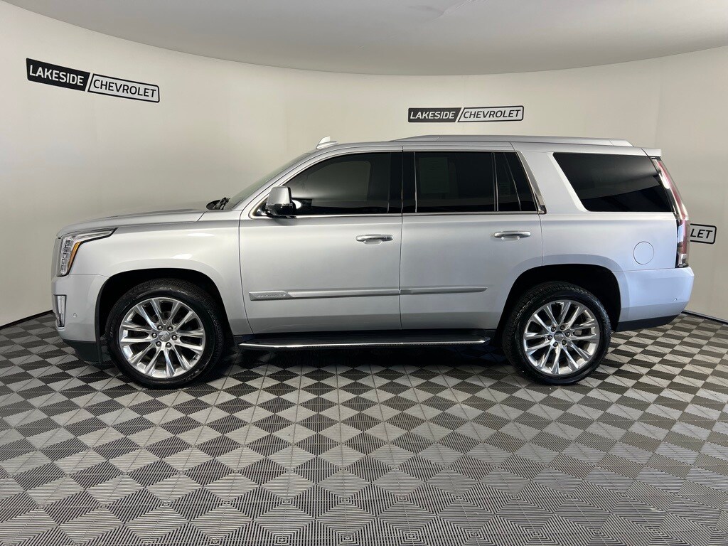 2020 Cadillac Escalade Luxury photo 2