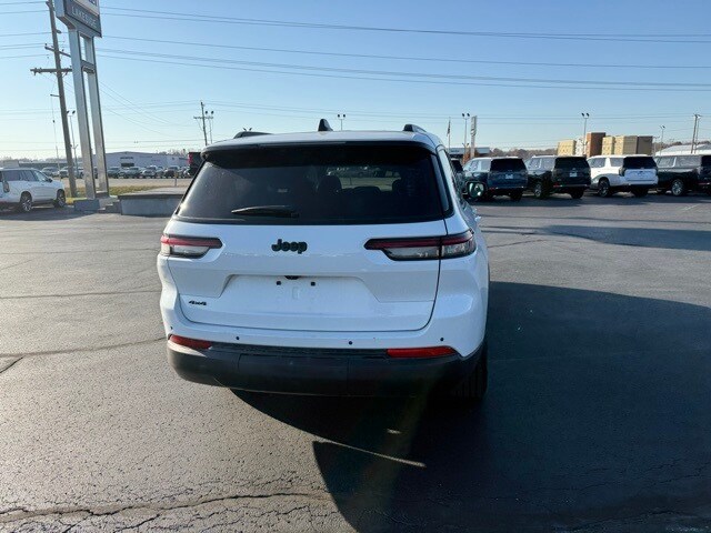 2024 Jeep Grand Cherokee Altitude photo 3
