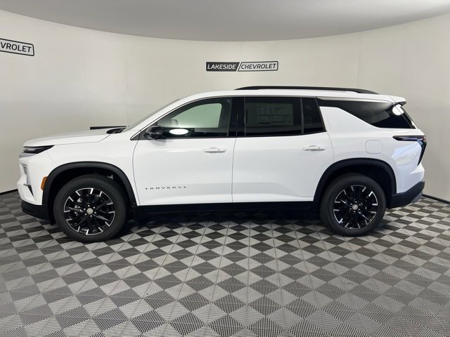 2026 Chevrolet Traverse photo 2