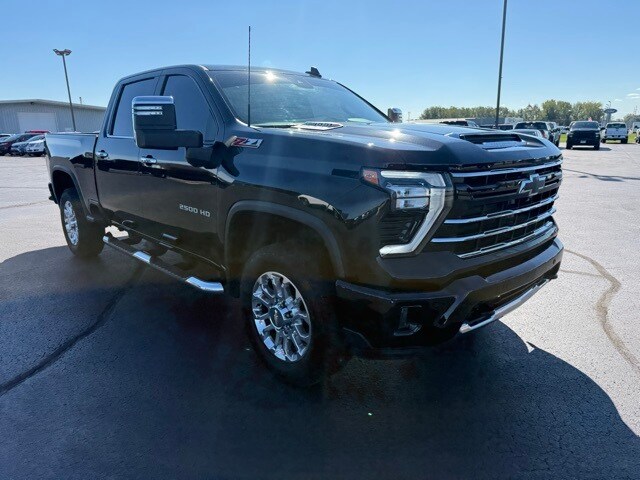 2025 Chevrolet Silverado 2500HD LT photo 3