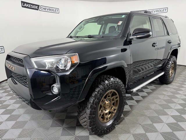 2019 Toyota 4Runner SR5 photo 2