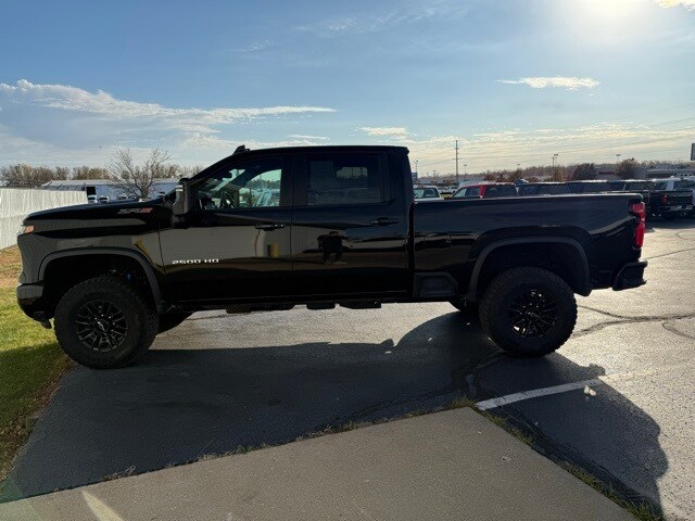 2024 Chevrolet Silverado 2500HD ZR2 photo 2