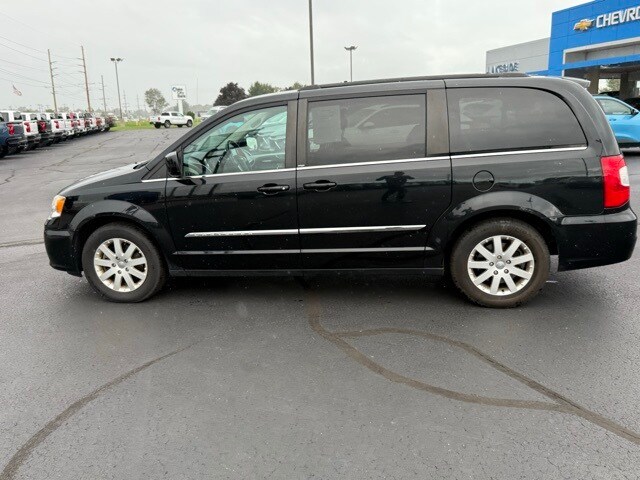 Used 2014 Chrysler Town & Country Touring with VIN 2C4RC1BG2ER257401 for sale in Warsaw, IN