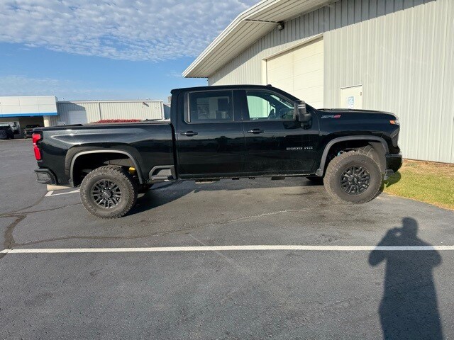 2024 Chevrolet Silverado 2500HD ZR2 photo 3