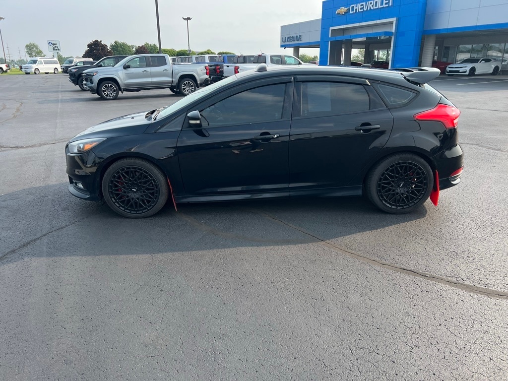 Used 2016 Ford Focus ST with VIN 1FADP3L95GL257856 for sale in Warsaw, IN