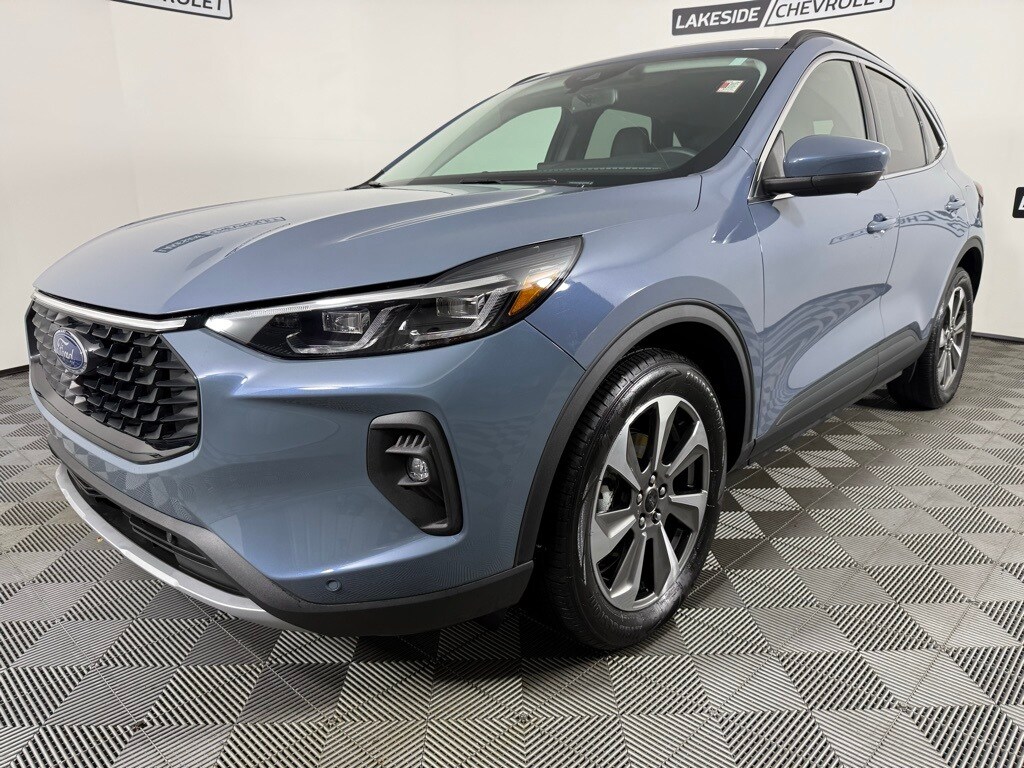 2024 Ford Escape Hybrid Platinum photo 2