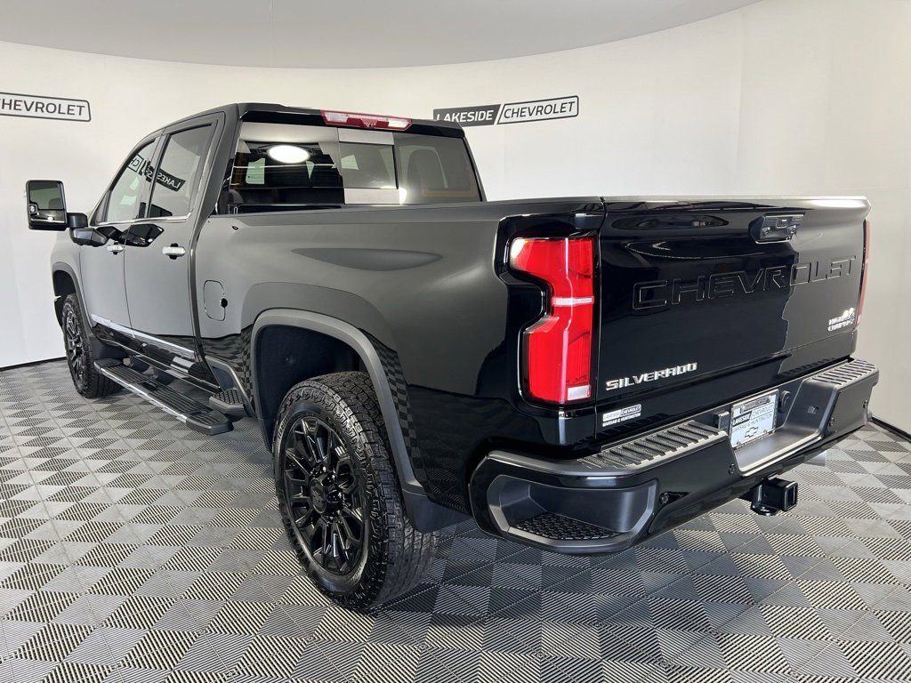 2025 Chevrolet Silverado 2500HD High Country photo 3