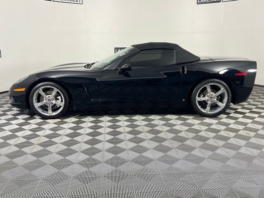 2009 Chevrolet Corvette 1LT Convertible photo 3
