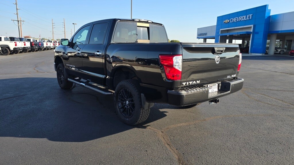 2018 Nissan Titan SL photo 3