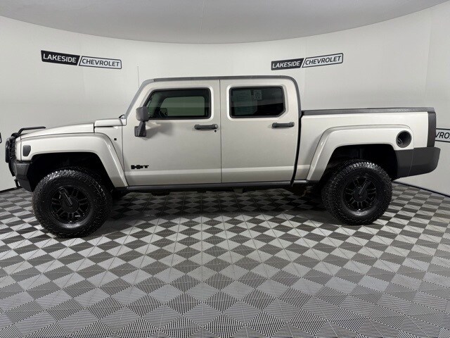 2009 Hummer H3T 1/2 Ton photo 2