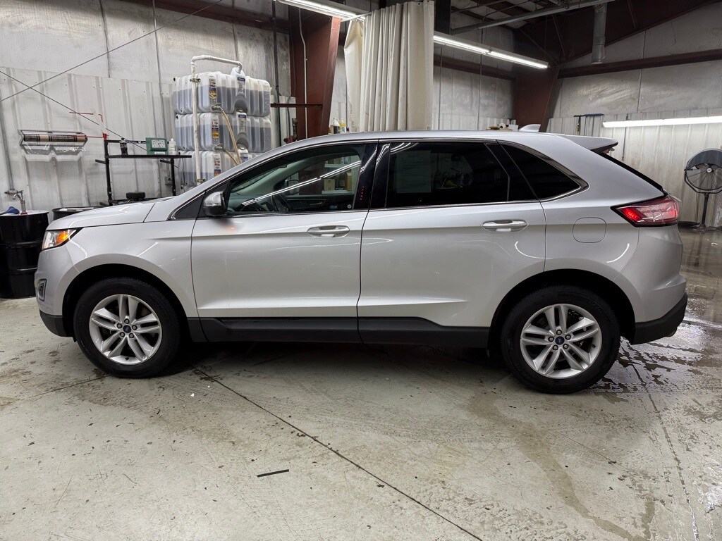 2017 Ford Edge SEL photo 2
