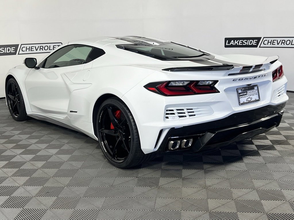 2025 Chevrolet Corvette E-Ray 1LZ photo 3