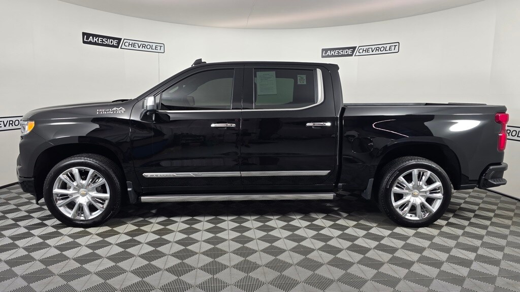 2024 Chevrolet Silverado 1500 High Country photo 3