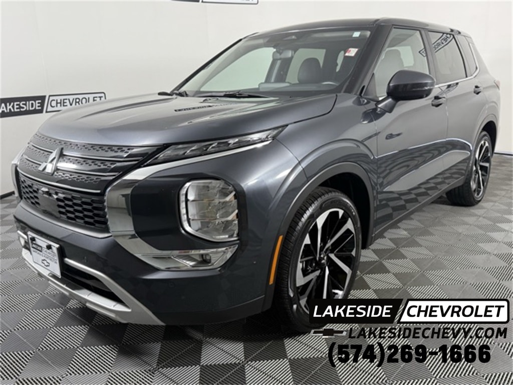 2024 Mitsubishi Outlander SE's photo