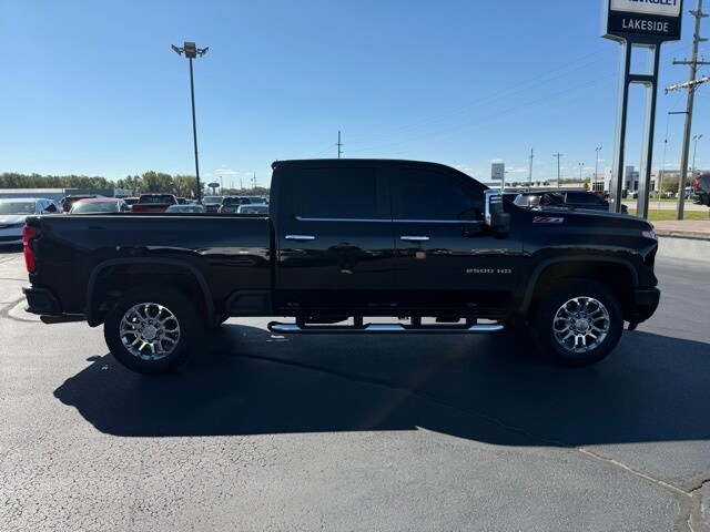 2025 Chevrolet Silverado 2500HD LT photo 4