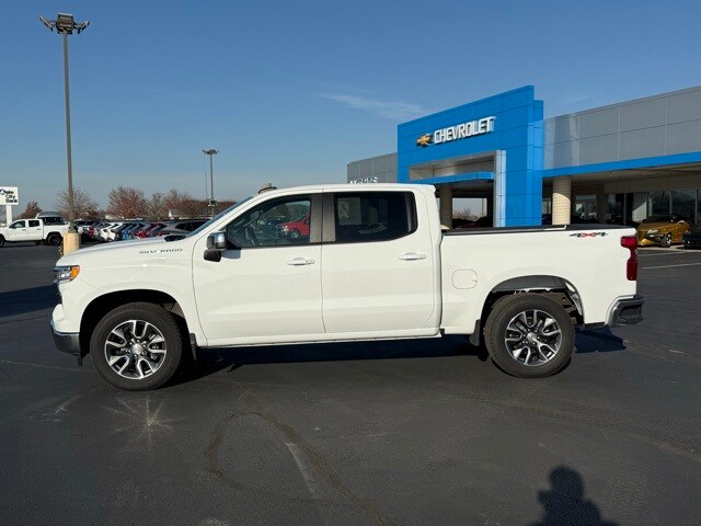 2024 Chevrolet Silverado 1500 LT photo 2