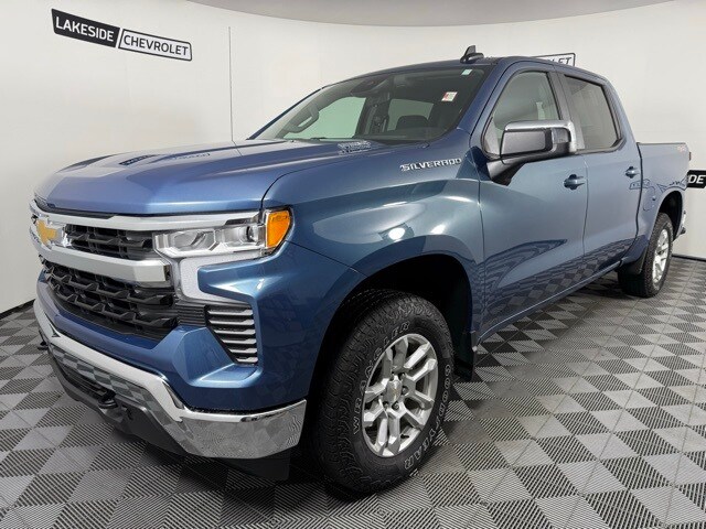 2024 Chevrolet Silverado 1500 LT1 photo 2