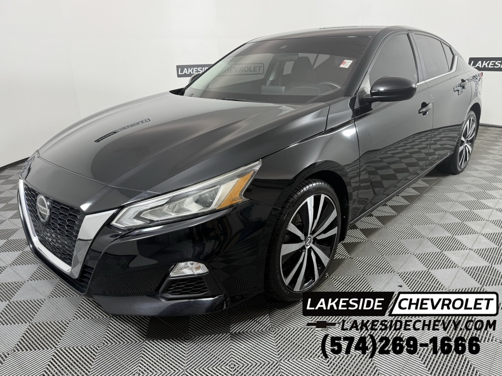 2020 Nissan Altima SR's photo